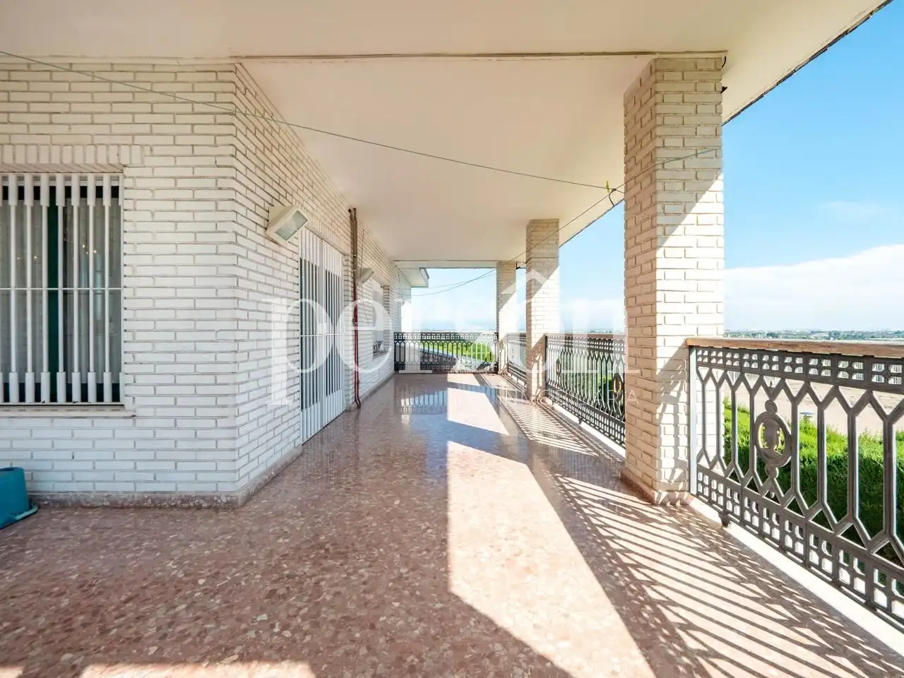 Vista exterior de Casa o xalet en venda en Chiva amb Aire condicionat, Calefacció i Jardí privat