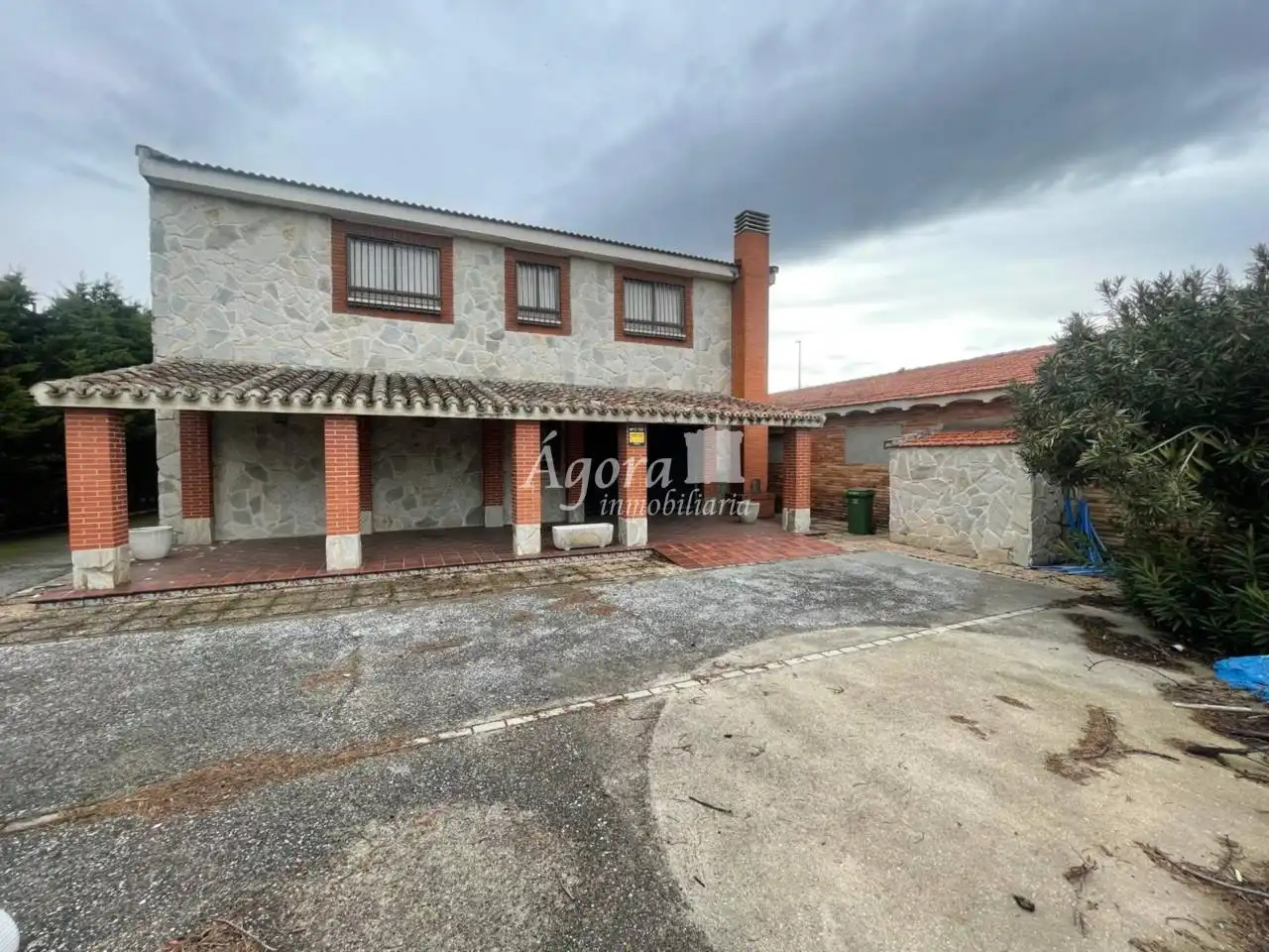 Vista exterior de Casa o xalet en venda en Valladolid amb Calefacció, Jardí privat i Terrassa
