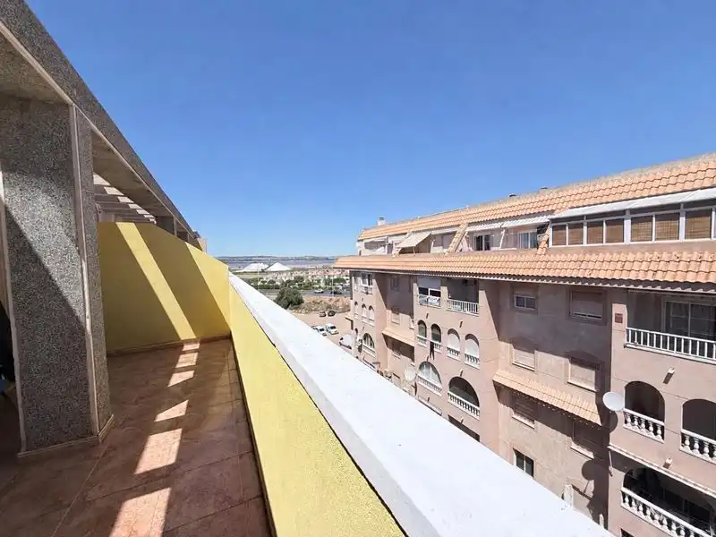 Vista exterior de Àtic en venda en Torrevieja amb Moblat