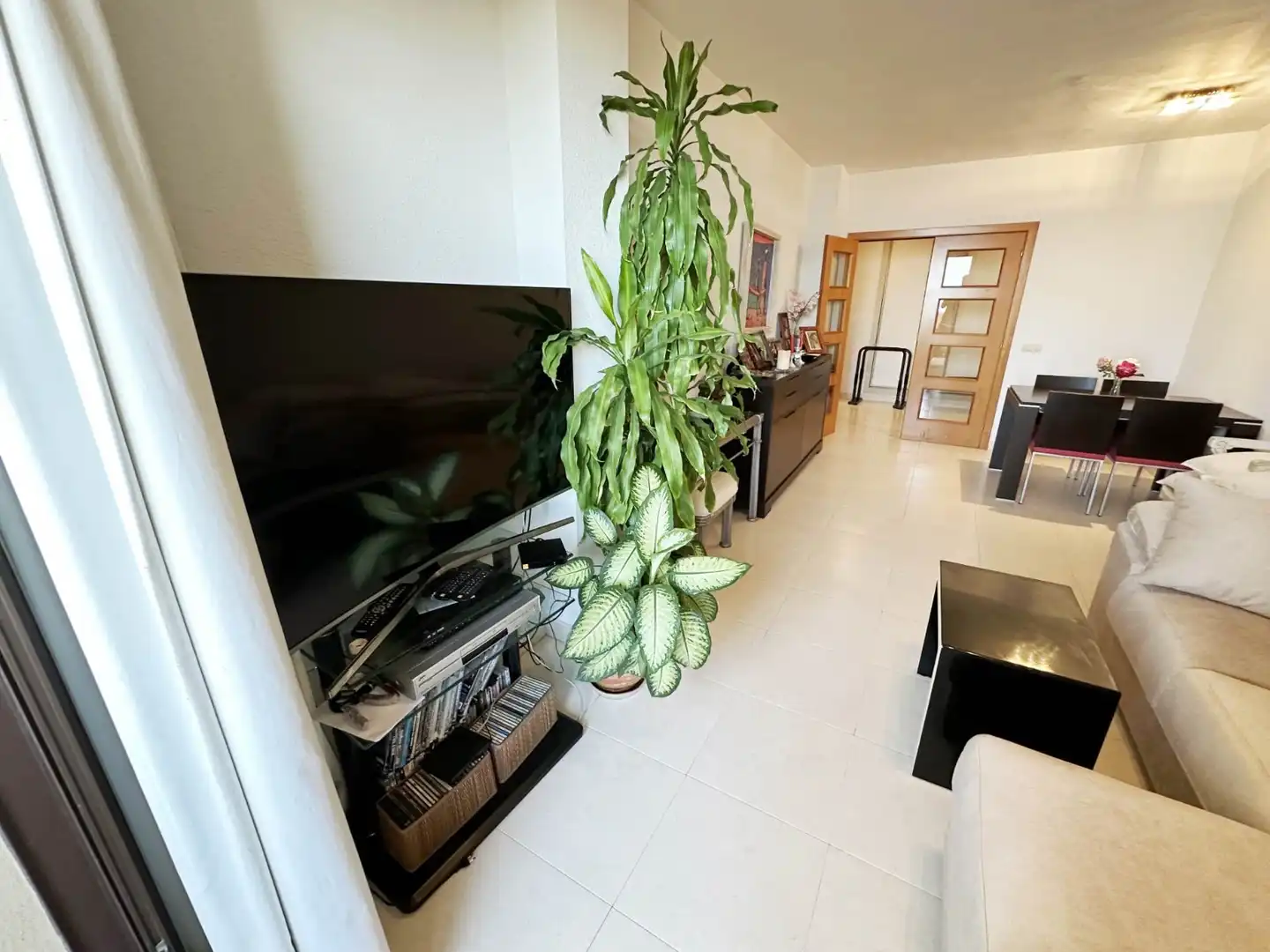 Sala de estar de Piso en venta en Benalmádena con Calefacción, Terraza y Piscina comunitaria