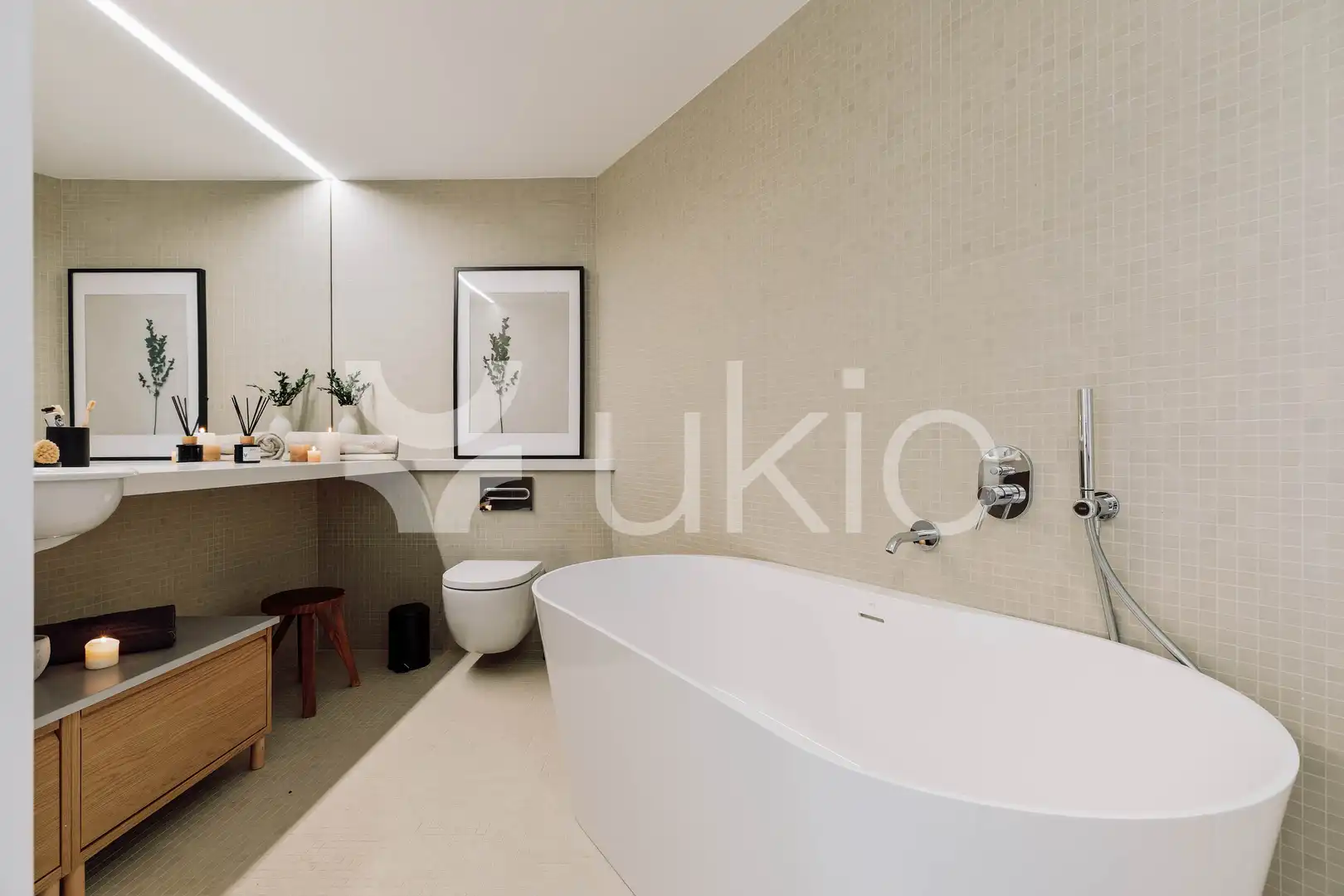 Bathroom of Apartments for rent in Barcelona  with Air Conditioner, Heating and Terrace