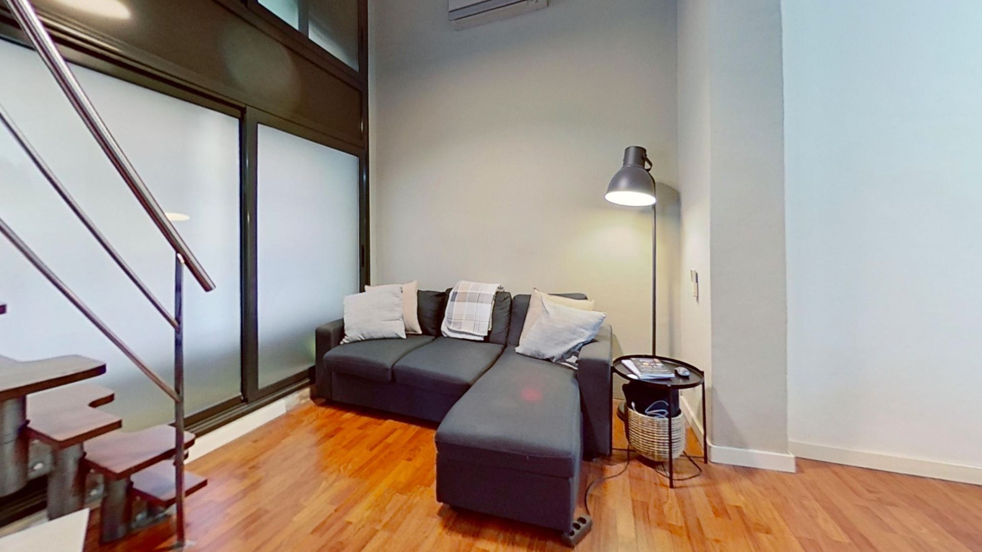 Living room of Loft for sale in  Barcelona Capital  with Air Conditioner, Parquet flooring and Furnished