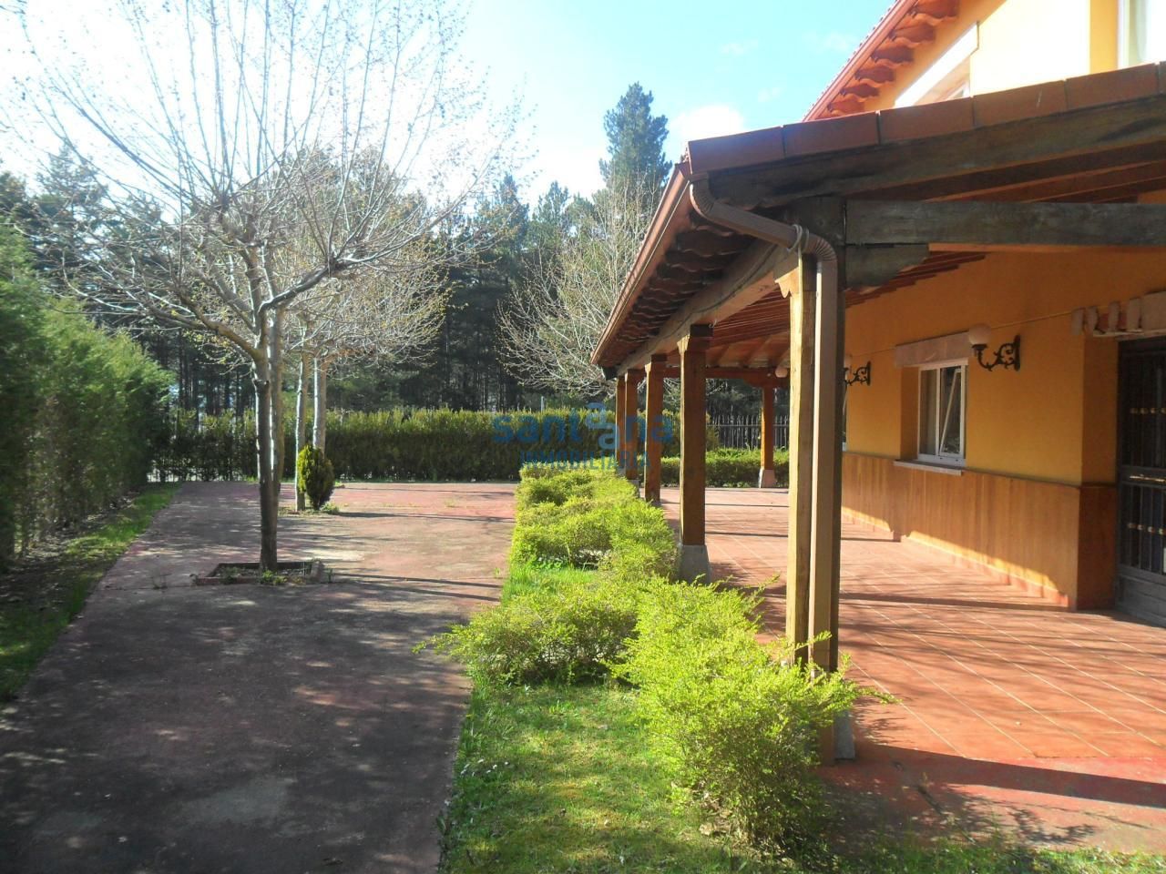 Garden of Premises for sale in Valdefresno  with Air Conditioner