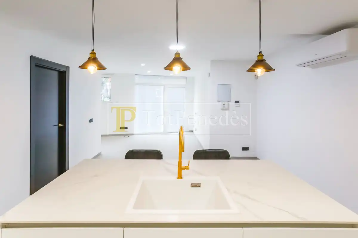 Cocina de Planta baja en venta en Vilanova i la Geltrú con Aire acondicionado y Calefacción