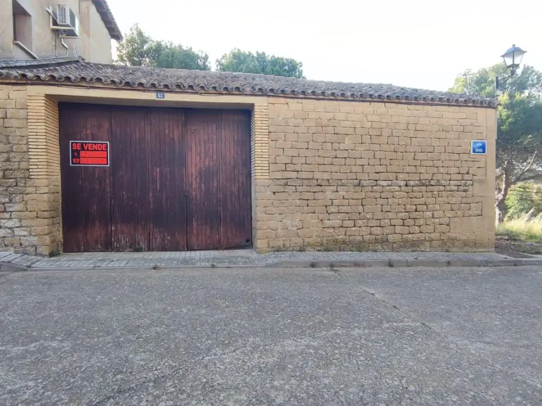 Parking de Local en venta en Layana