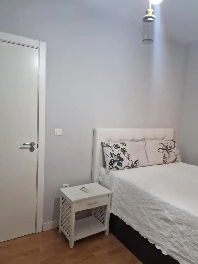 Dormitori de Apartament de lloguer en Churriana de la Vega amb Aire condicionat, Parquet i Piscina