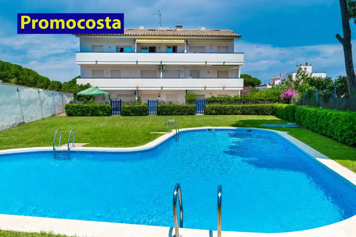 Piscina de Àtic en venda en L'Escala amb Terrassa, Moblat i Piscina comunitària