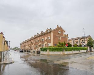 Vista exterior de Casa adosada en venda en El Vendrell amb Aire condicionat i Terrassa