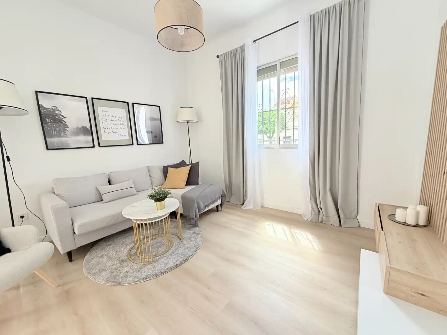 Sala de estar de Casa o chalet en venta en Bormujos con Parquet y Terraza