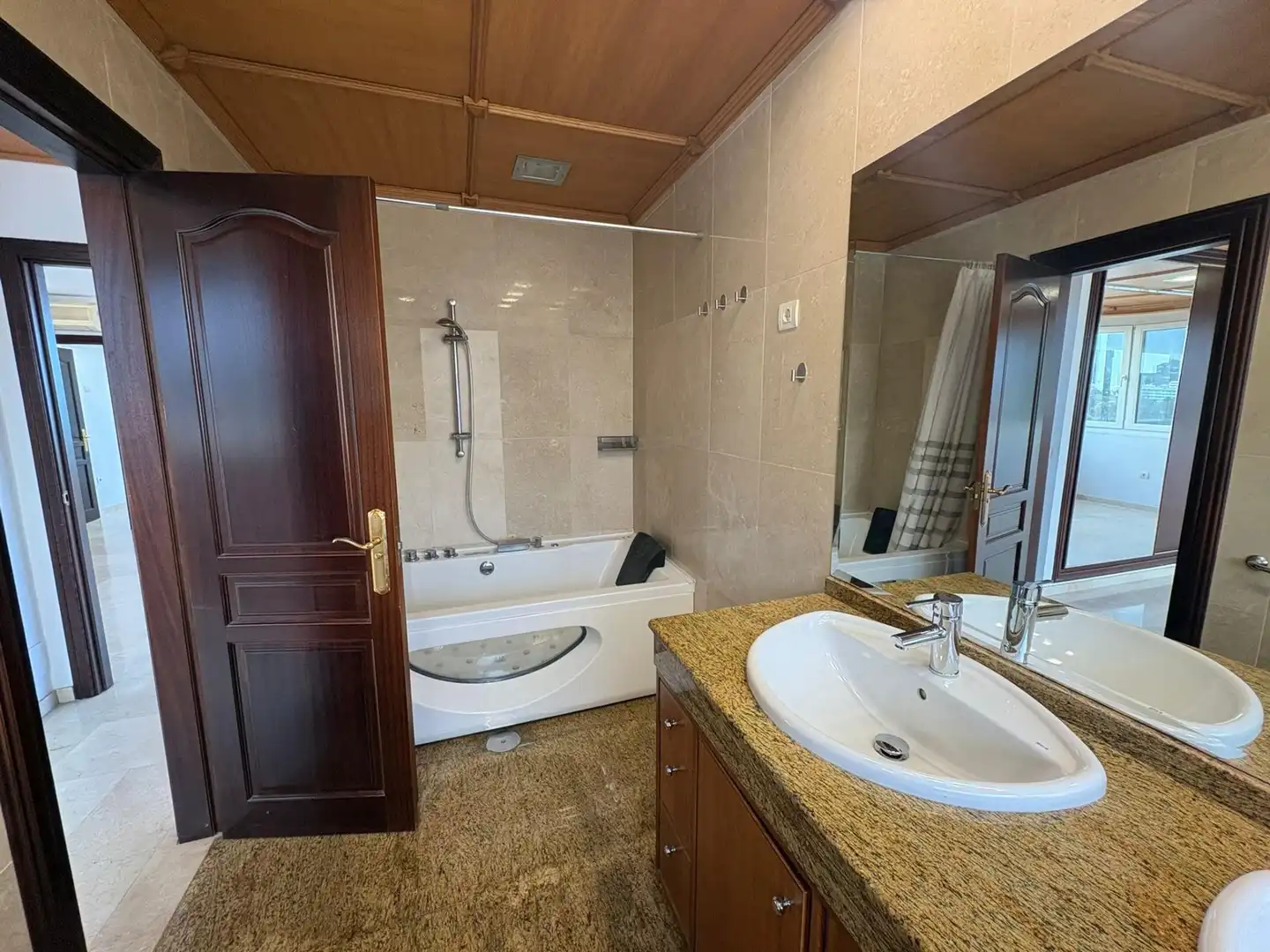 Baño de Ático de alquiler en Torremolinos con Aire acondicionado, Calefacción y Jardín privado