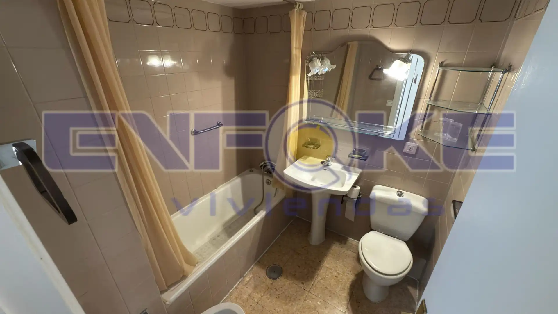 Baño de Piso en venta en Madrid con Calefacción y Terraza