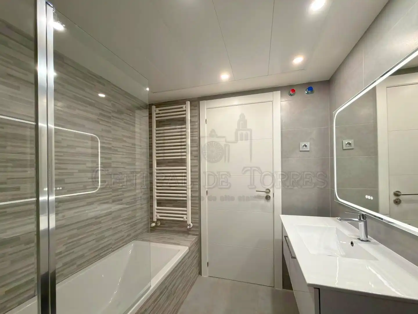 Detached homes for rent in Calle Francisco de Vitoria, Valenoso