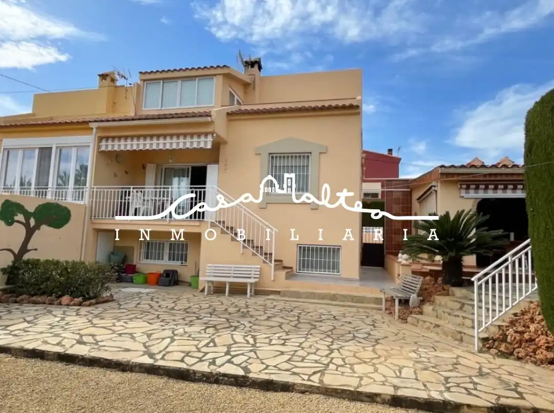 Vista exterior de Casa o chalet en venta en La Nucia con Aire acondicionado, Jardín privado y Trastero