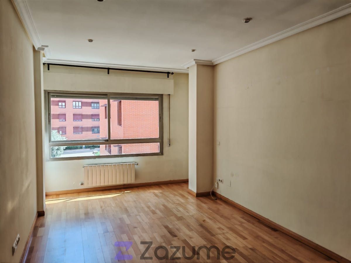 Bedroom of Flat to rent in  Madrid Capital  with Air Conditioner, Heating and Private garden