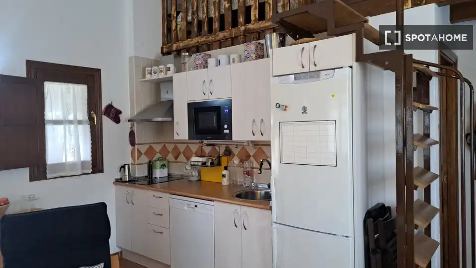 Room in Alozaina