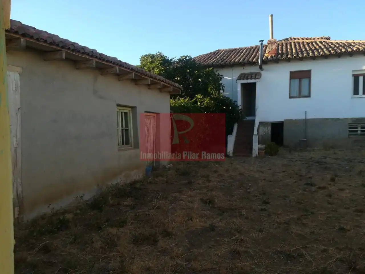 Vista exterior de Casa o xalet en venda en El Burgo Ranero  amb Calefacció i Jardí privat