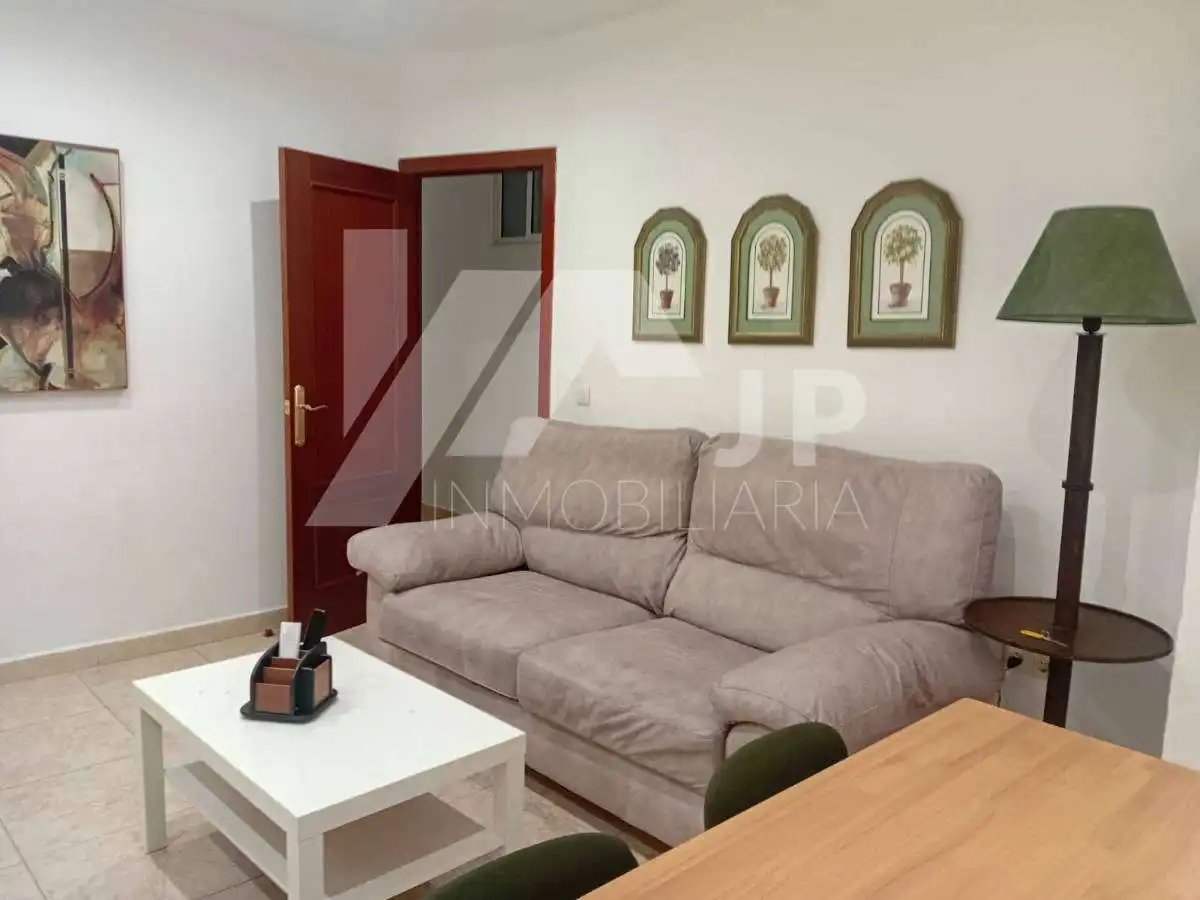 Wohnung zur Miete in Calle Buensuceso, Centro - Sagrario