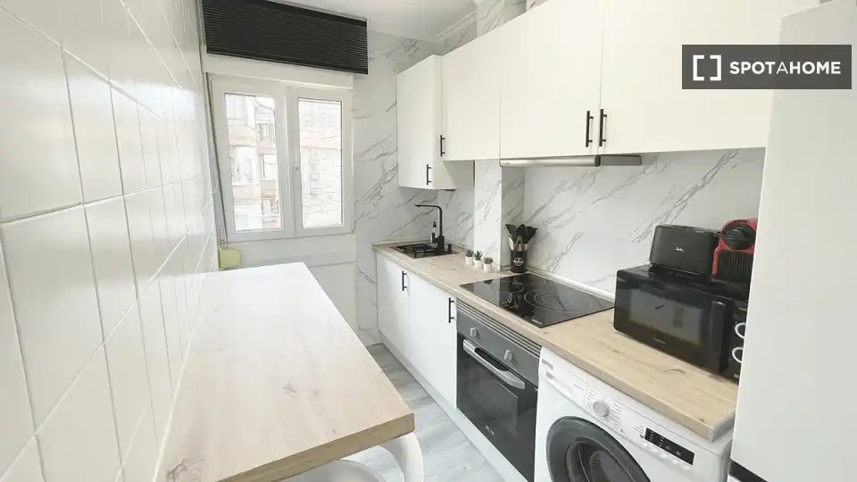 Cocina de Piso para compartir en Santander con Aire acondicionado, Calefacción y Terraza