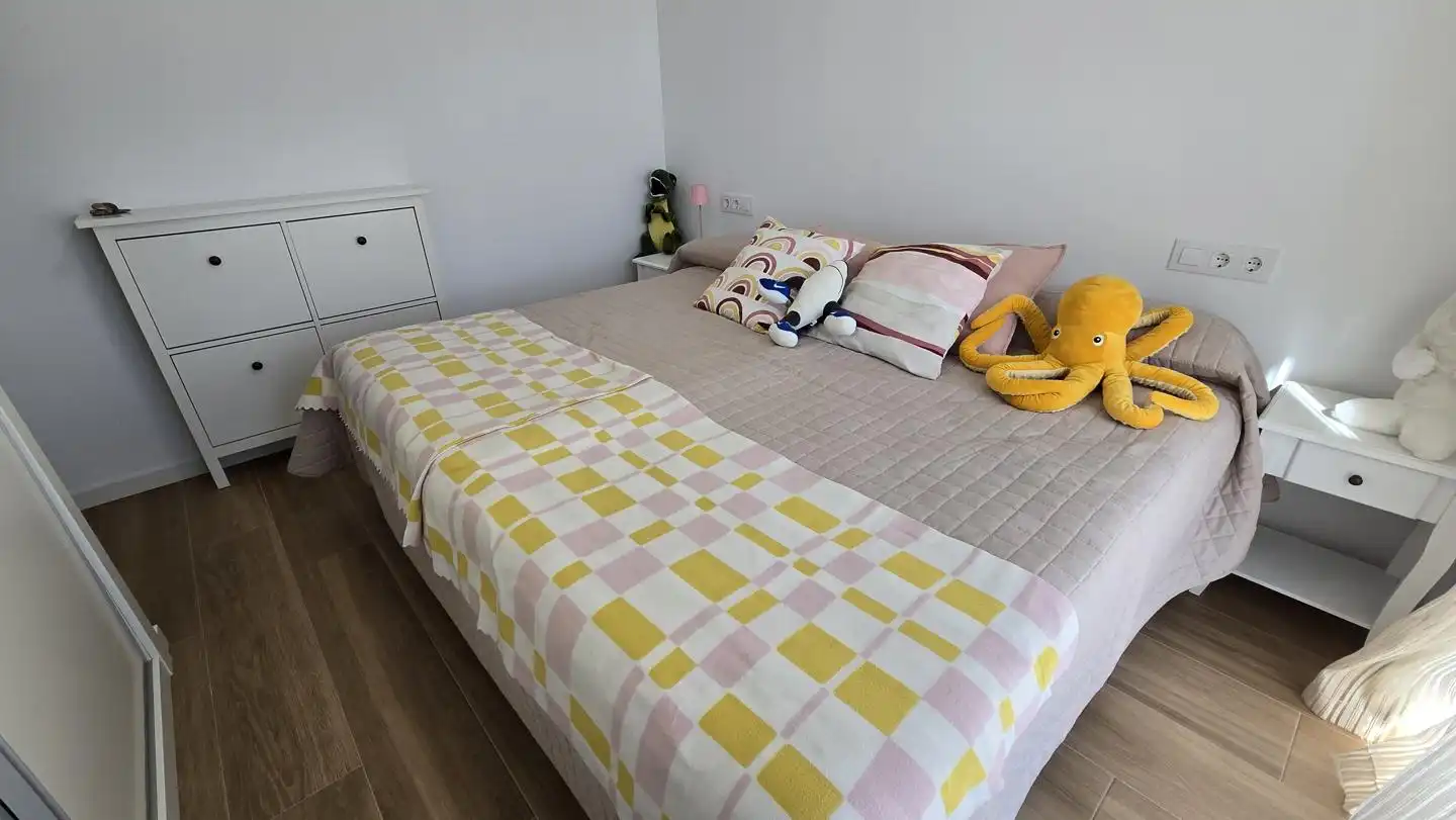 Habitación de Apartamento de alquiler en Gandia con Aire acondicionado, Calefacción y Piscina comunitaria