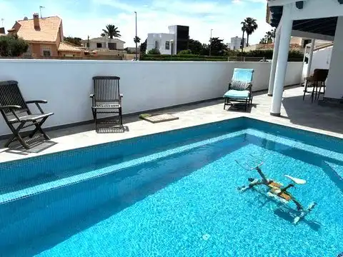 Piscina de Casa adosada en venta en Orihuela con Aire acondicionado, Calefacción y Terraza
