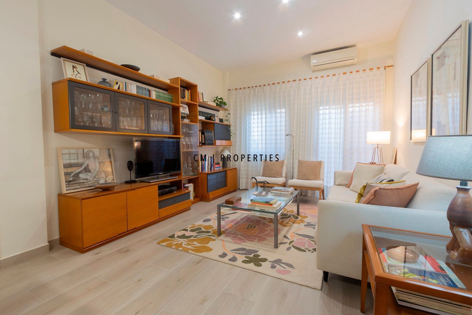 Living room of Single-family semi-detached for sale in Moncada  with Air Conditioner, Heating and Furnished