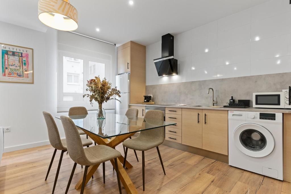 Cocina de Piso de alquiler en Gijón  con Calefacción y Amueblado