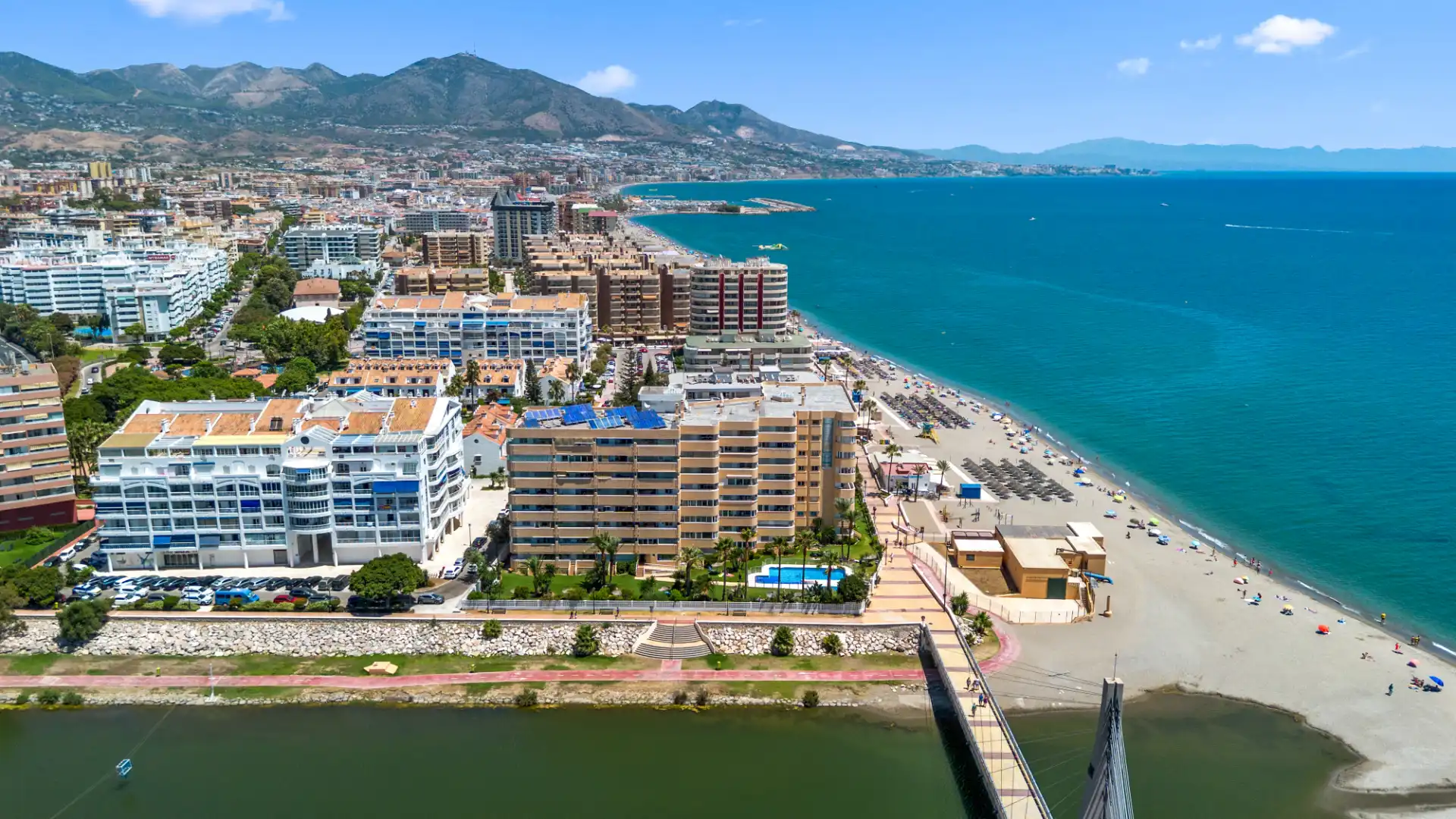 Vista exterior de Pis en venda en Fuengirola amb Aire condicionat, Calefacció i Terrassa