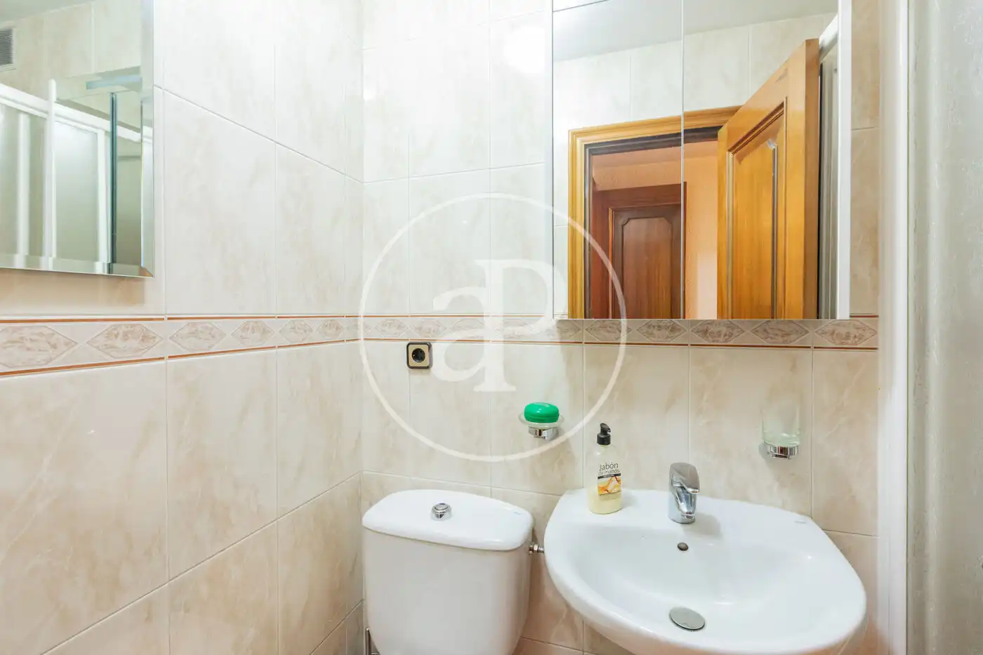 Badezimmer von Wohnung zum Verkauf in Madrid mit Klimaanlage, Heizung und Privatgarten