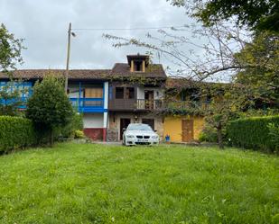 Vista exterior de Casa adosada en venda en Nava amb Balcó