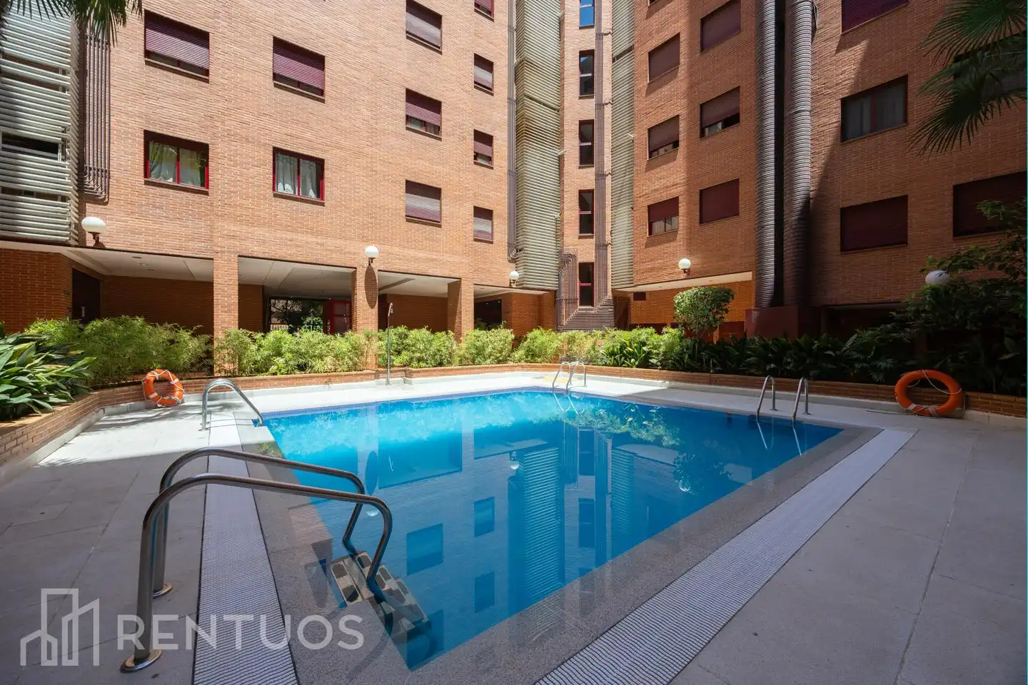 Piscina de Pis de lloguer en Madrid amb Aire condicionat, Calefacció i Parquet