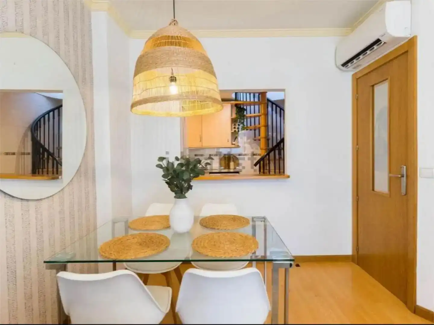 Esszimmer von Dachboden zum Verkauf in Fuengirola mit Klimaanlage und Balkon