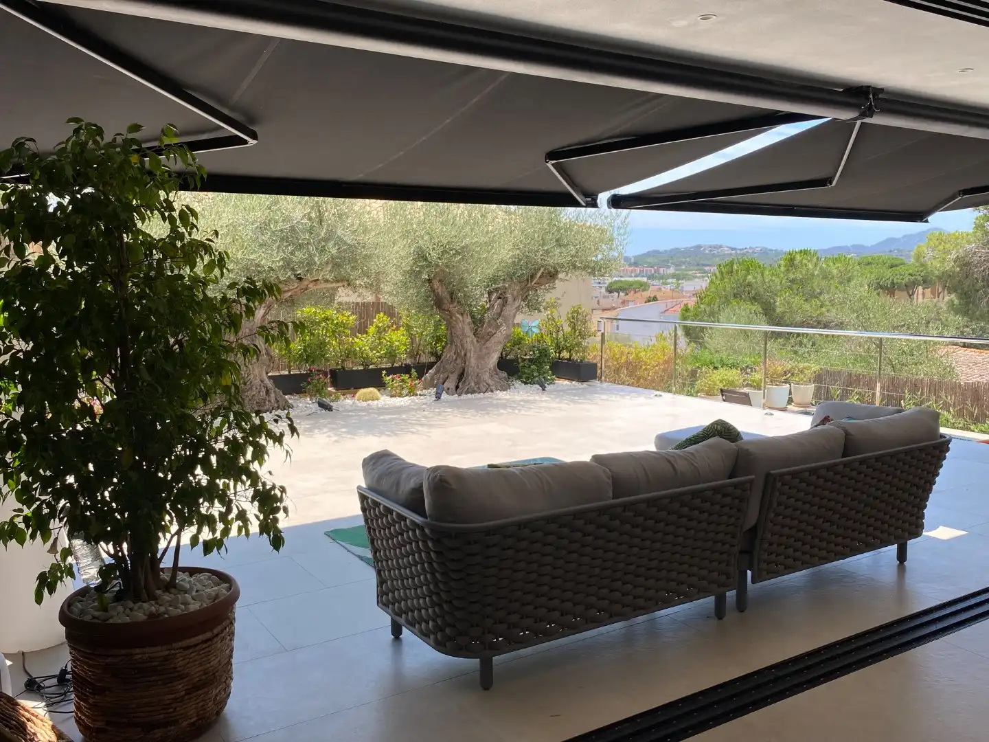 Villa mit Pool zur Miete in Vicenç Bou 27