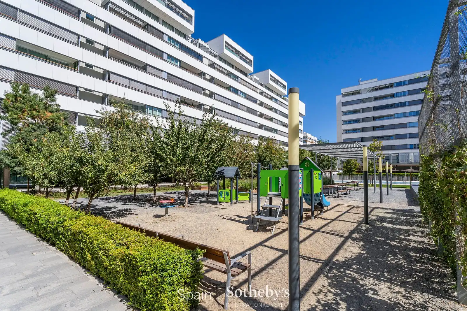 Vista exterior de Àtic en venda en Madrid amb Aire condicionat, Terrassa i Traster