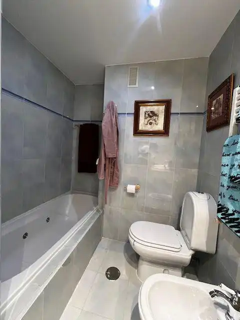 Badezimmer von Wohnung zum Verkauf in Gijón  mit Heizung und Abstellraum