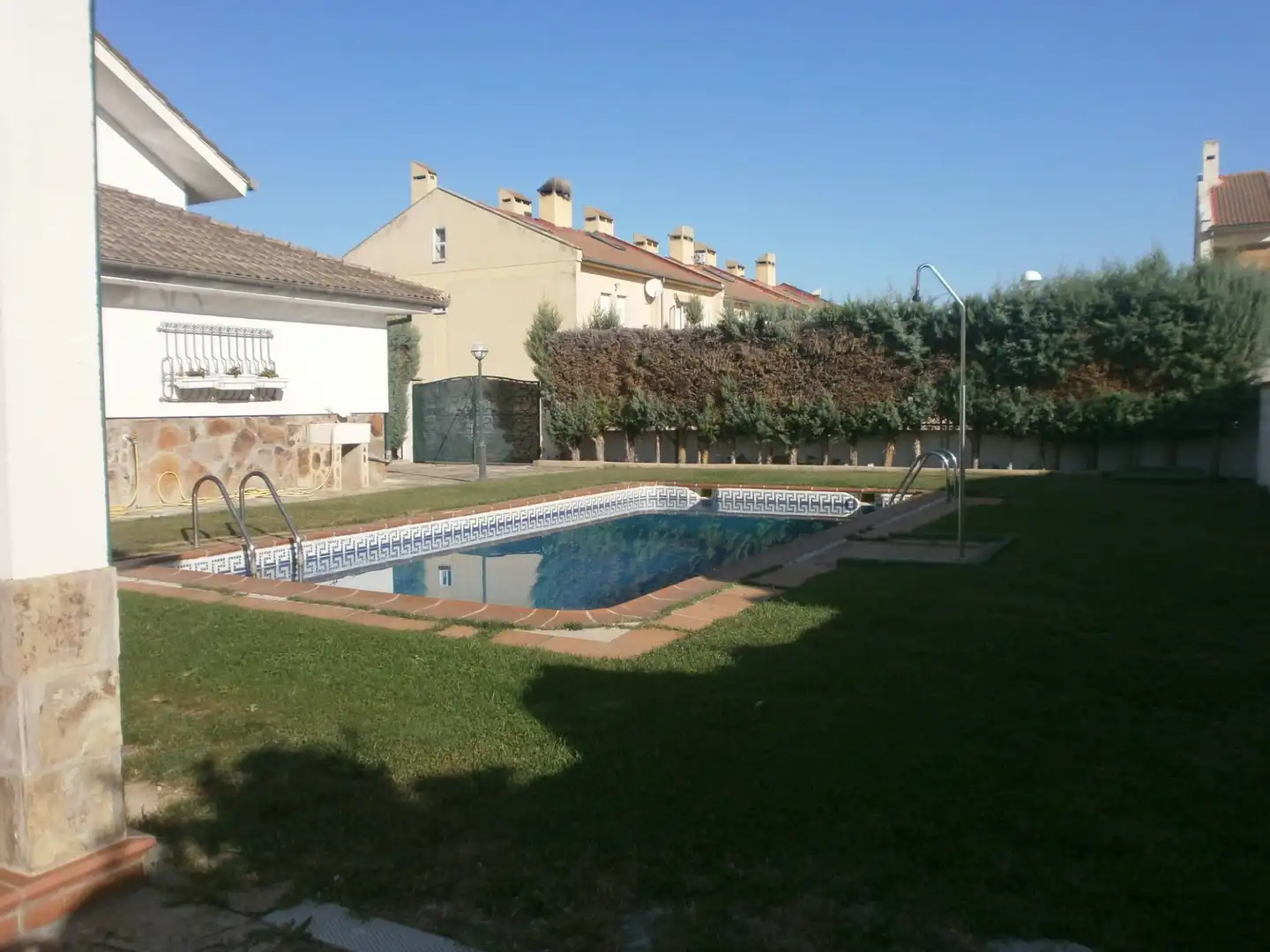 Piscina de Casa o xalet en venda en La Lastrilla  amb Calefacció, Jardí privat i Terrassa