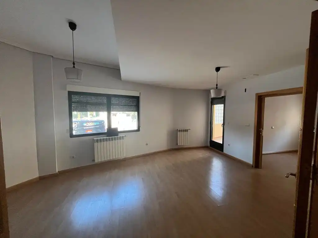 Sala d'estar de Casa o xalet de lloguer en Albacete amb Calefacció, Parquet i Terrassa