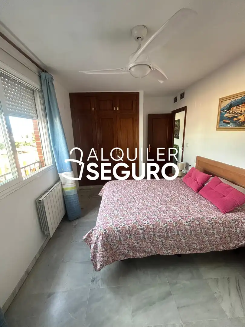 Bedroom of Flat for rent in Granada  with Air Conditioner and Furnished