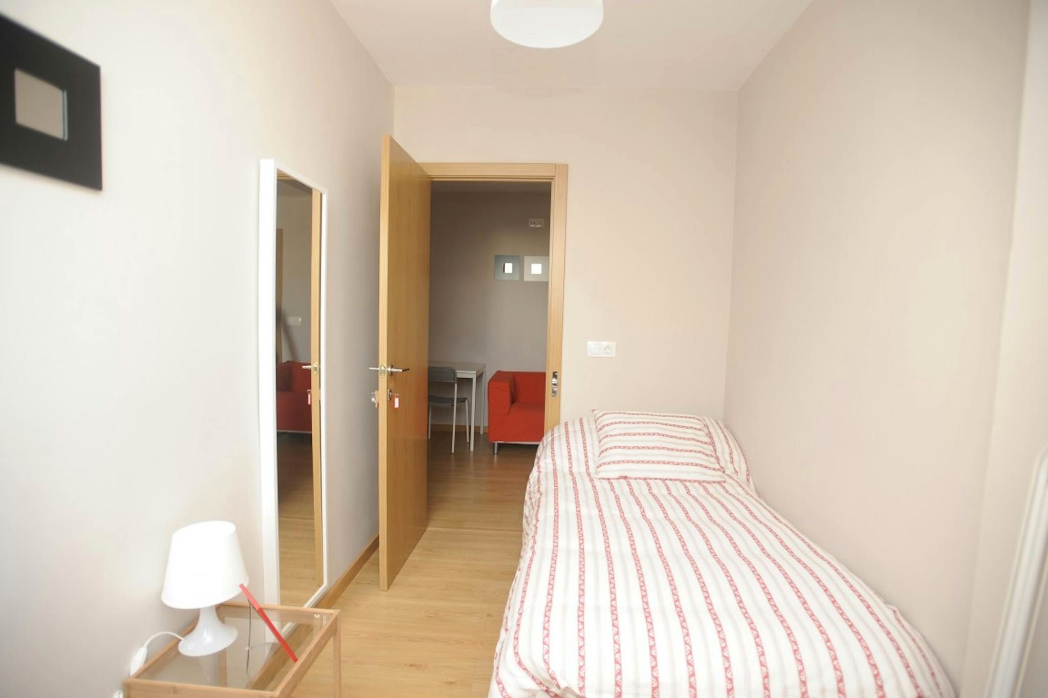 Flat to share in N/A, Gran Via