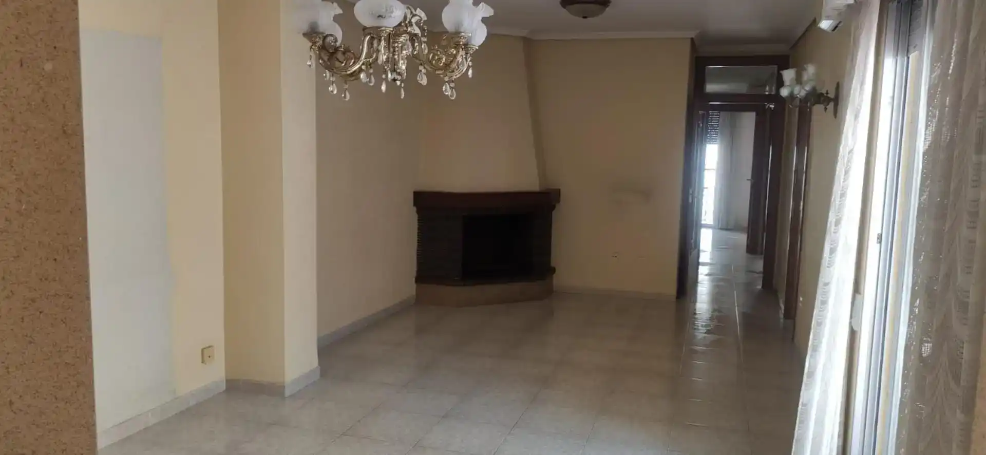 Sala d'estar de Casa adosada en venda en Almazora / Almassora amb Aire condicionat i Balcó