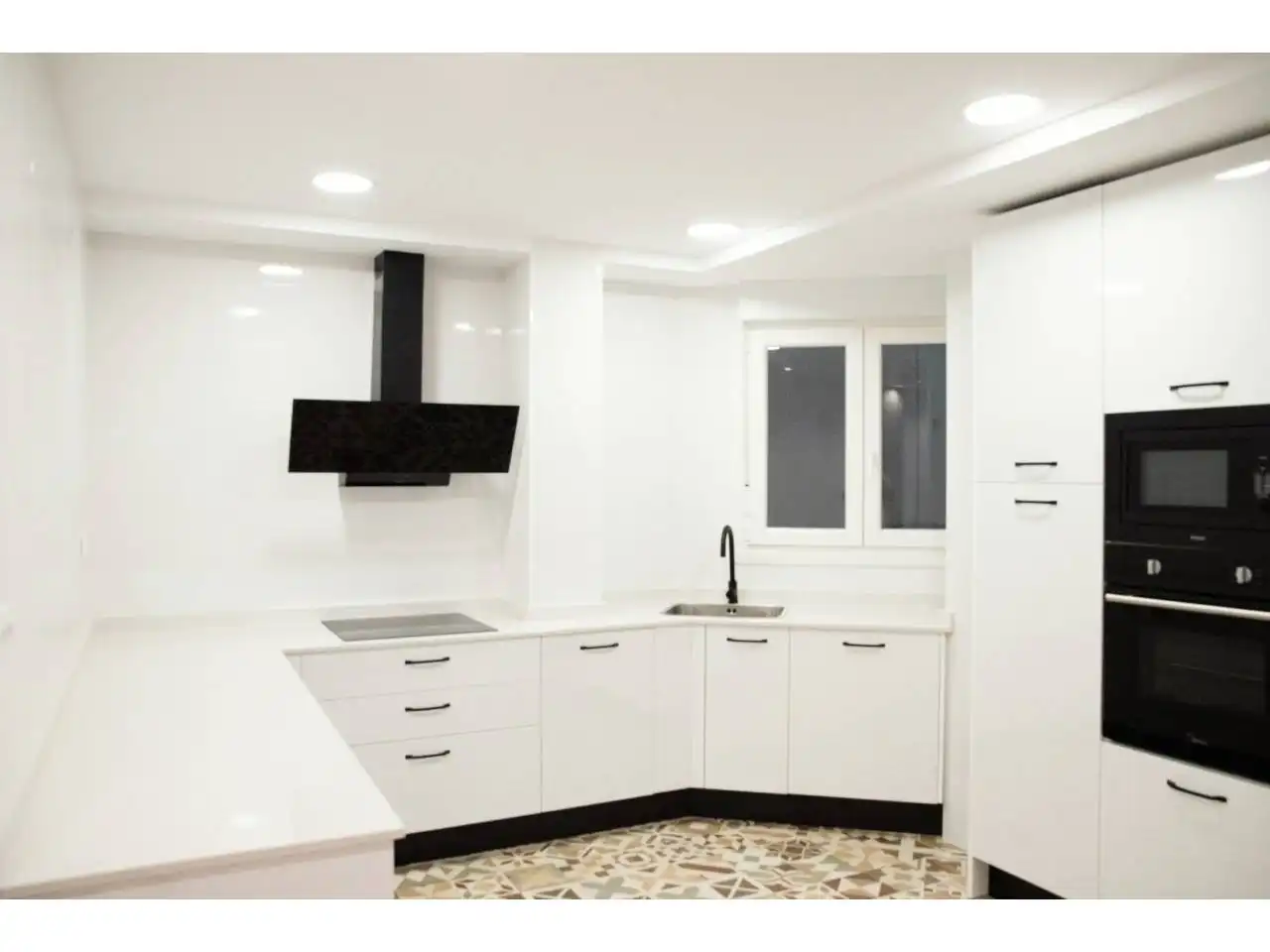 Kitchen of Flat for sale in Laredo  with Heating