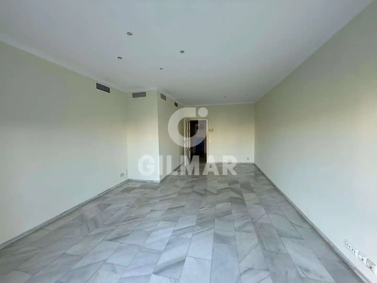 Wohnung zur Miete in Sevilla mit Klimaanlage, Ofen und Waschmaschine