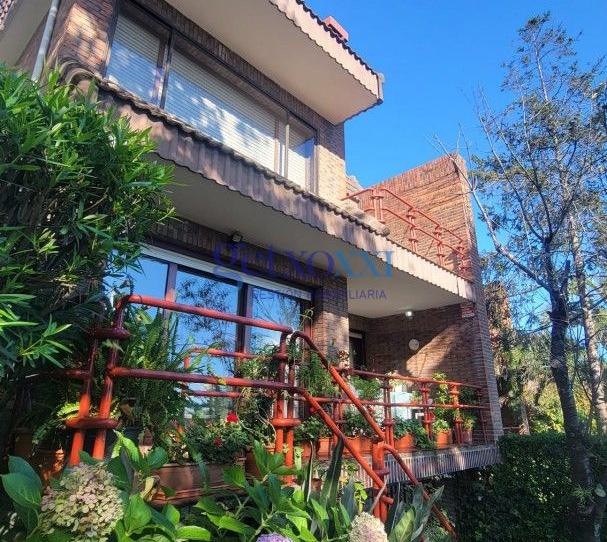 Foto 1 de Casa adosada en venda a Independentzia Kalea, Artatza - Pinueta - Pinosolo, Bizkaia