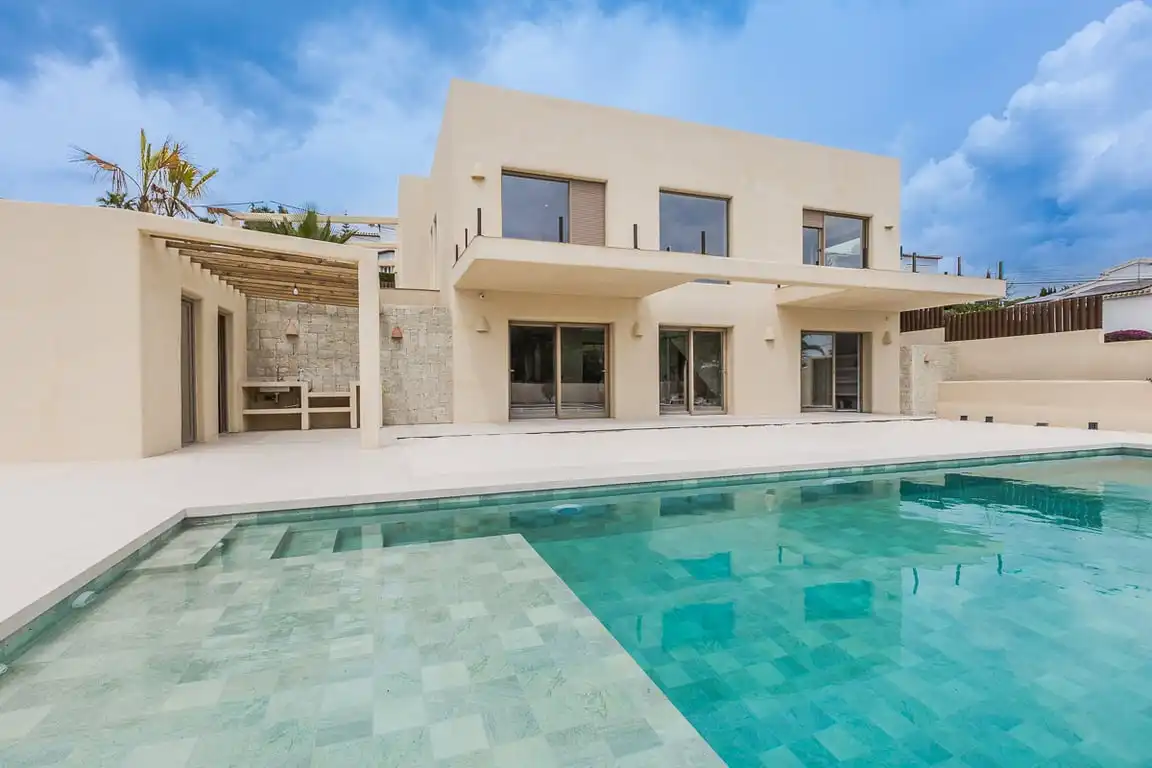 Casa amb piscina en venda a Montañar - El Arenal