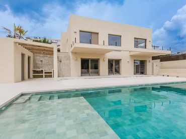 Casa con piscina en venta en Montañar - El Arenal