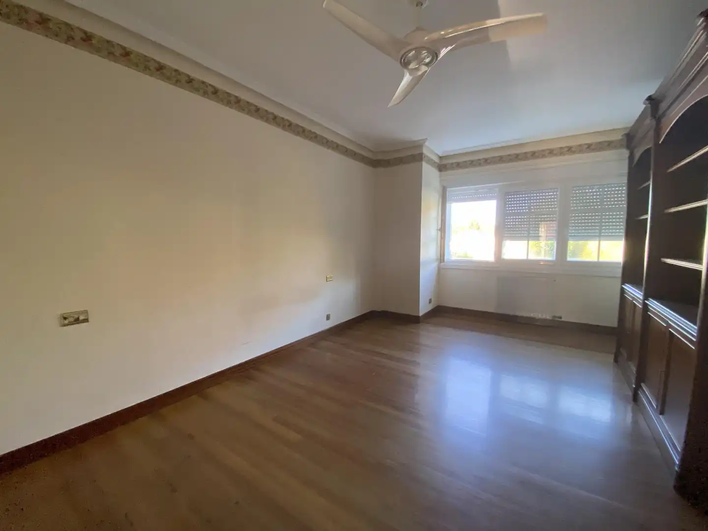 Habitación de Casa adosada en venta en Loiu con Calefacción, Jardín privado y Terraza