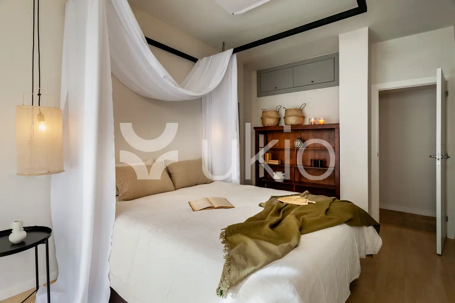 Dormitori de Apartament de lloguer en Barcelona amb Aire condicionat, Calefacció i Terrassa