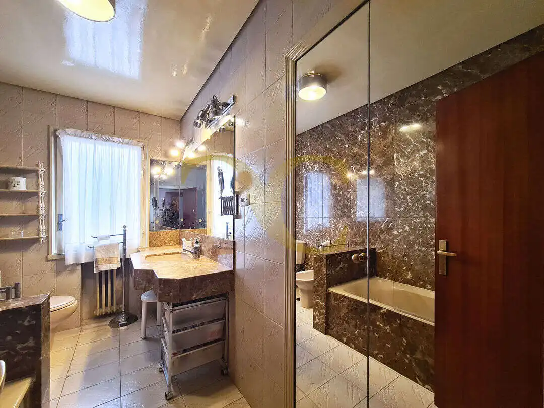 Bathroom of Flat for sale in Gijón   with Heating and Terrace