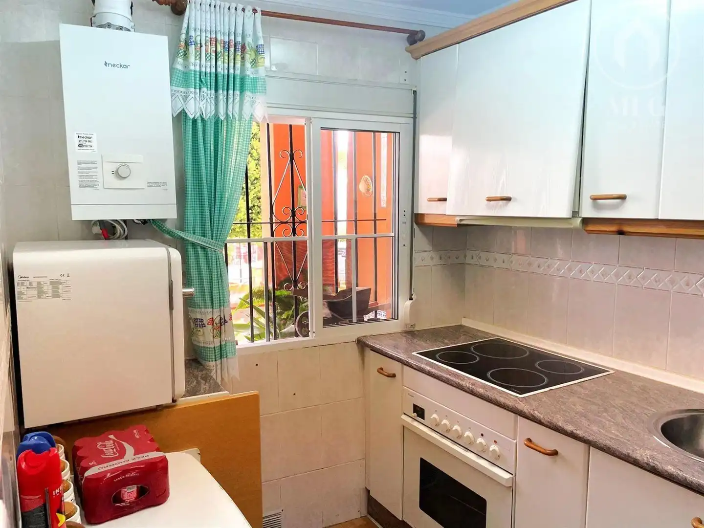 Cuina de Casa o xalet en venda en Alhaurín de la Torre amb Aire condicionat, Terrassa i Traster