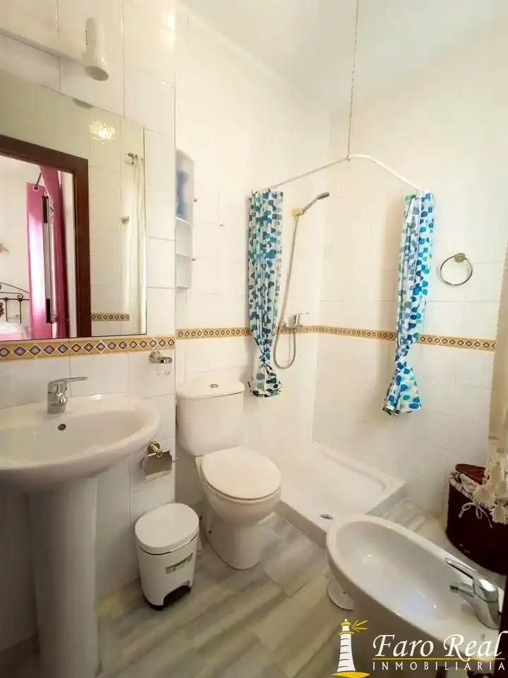 Badezimmer von Erdgeschoss zum Verkauf in Sanlúcar de Barrameda mit Abstellraum
