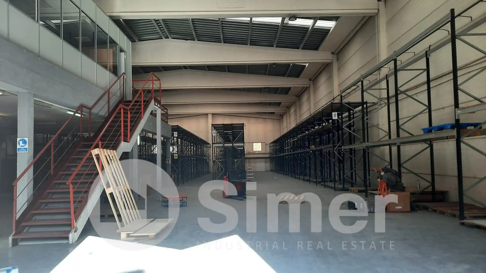 Nau industrial de lloguer en Montcada i Reixac